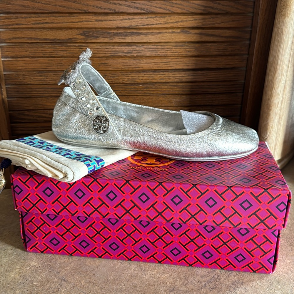 Tory Burch, Minnie embellished size 7